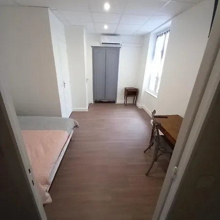 Oda ve Kahvaltı Chambre Champeix Champeix